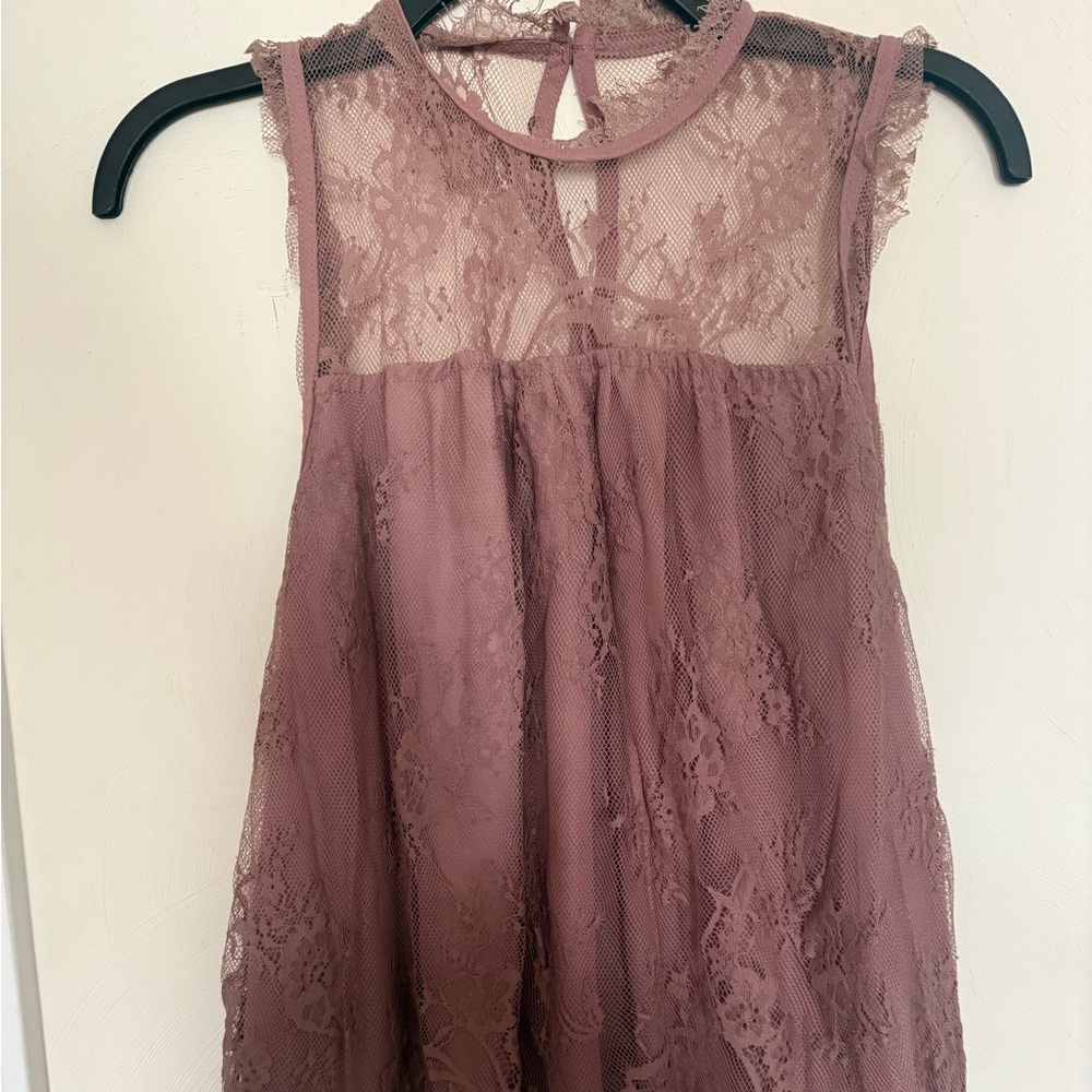 Xhilaration Mauve Lace Sleeveless Blouse